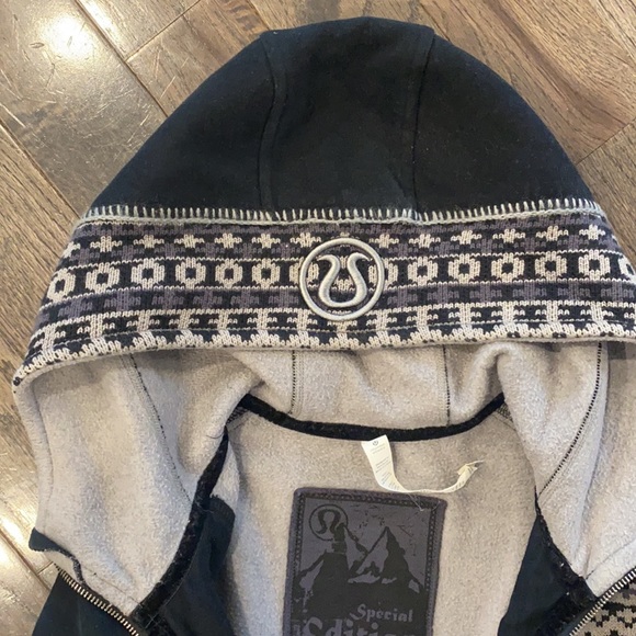 Lululemon sweater - Picture 7 of 7